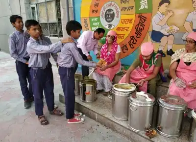 पश्चिम बंगाल में मिड-डे मील योजना अब केंद्र के निशाने पर