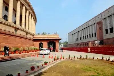 अदाणी-हिंडनबर्ग मुद्दे पर संसद में हंगामा, कार्यवाही 2 बजे तक स्थगित