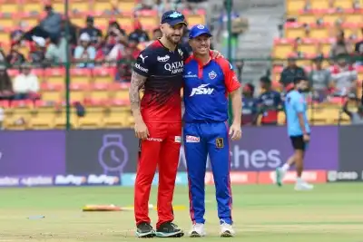 IPL 2023: दिल्ली कैपिटल्स ने जीता टॉस, RCB के खिलाफ पहले गेंदबाजी चुनी