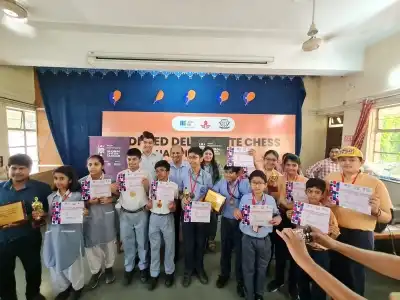 ग्लोबल शतरंज लीग के इंटर-स्कूल शतरंज टूर्नामेंट में विजेताओं को नकद पुरस्कार के रूप में 2 लाख रुपये मिलते हैं
