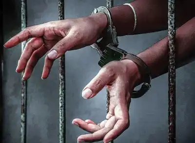 बिहार के मोतिहारी में शराब की होम डिलीवरी करने वाली महिला गिरफ्तार