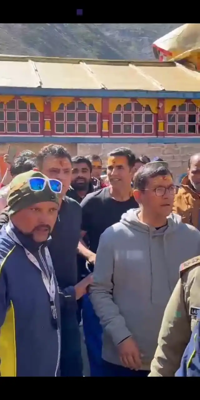 दर्शन के लिए बद्रीनाथ धाम पहुंचे फिल्म अभिनेता अक्षय कुमार
