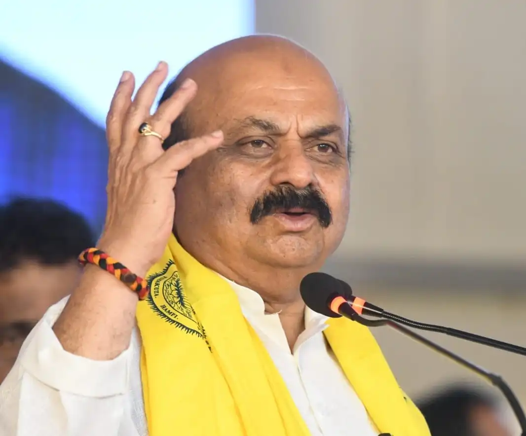 बोम्मई ने सिद्दारमैया और शिवकुमार को बधाई दी
