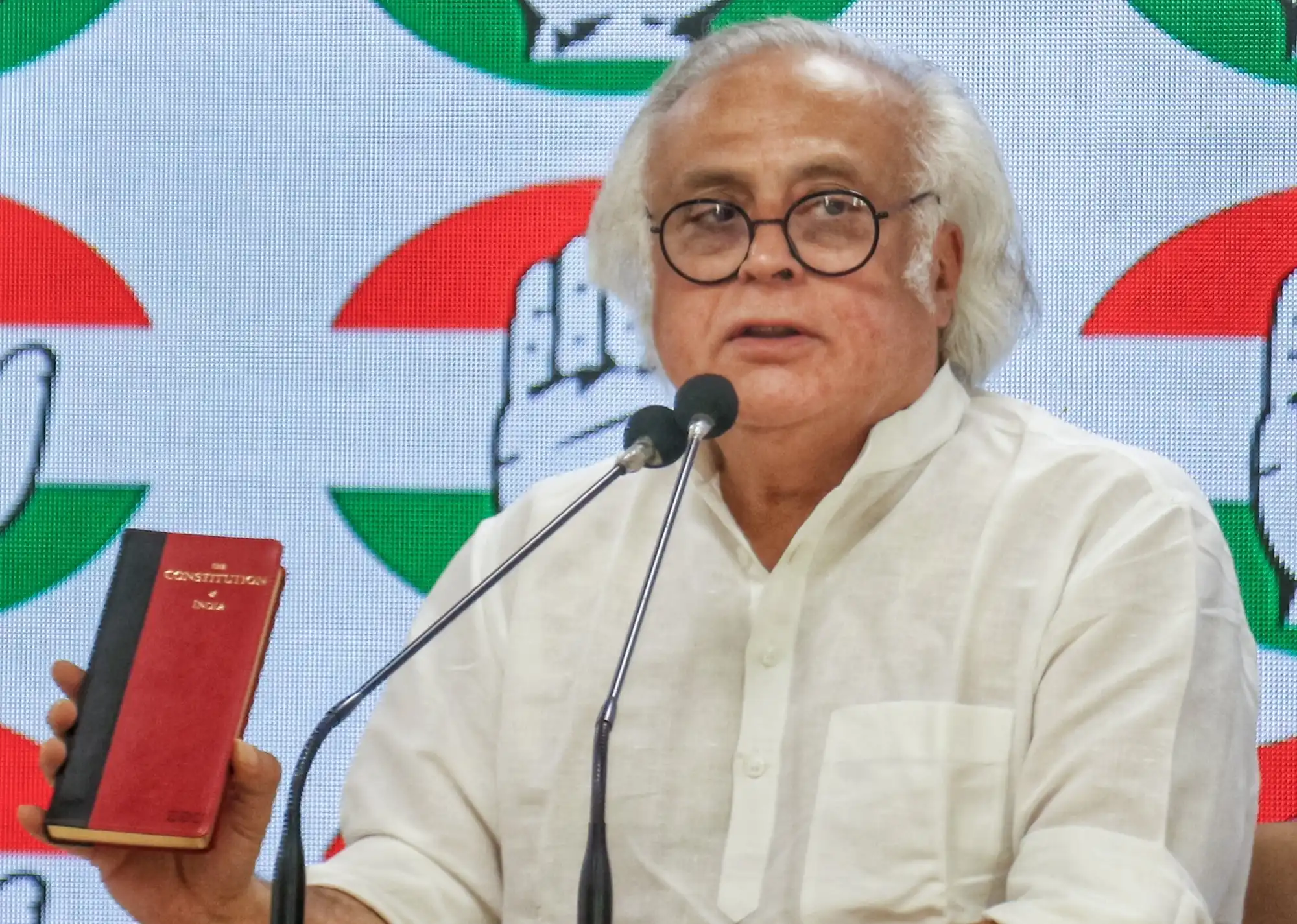 कांग्रेस ने 2,000 के नोट चलन से वापस लेने के लिए केंद्र सरकार पर निशाना साधा (लीड-1)