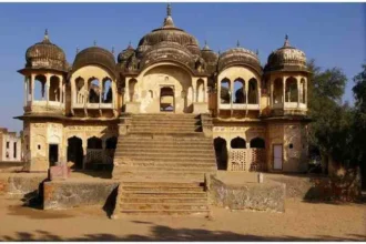 चौमू का किला - जहां तोप से दुश्मनों पर दागे गए थे चांदी के गोले (चौमुहा गढ़)