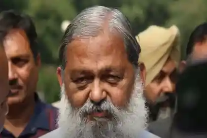 परिवहन मंत्री अनिल विज का कड़ा रुख: सड़क पर उतरे, भारी वाहनों की खुद जांच की