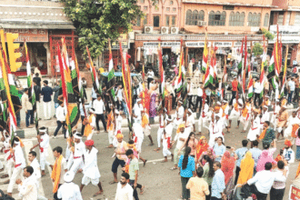 ध्वज यात्रा का भव्य आयोजन, श्रद्धालुओं ने किया स्वागत