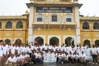जयपुर पुलिस ने फिट इंडिया अभियान के तहत साइकिलिंग और योगा कार्यक्रम आयोजित किया