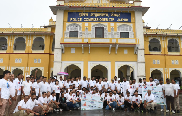 जयपुर पुलिस ने फिट इंडिया अभियान के तहत साइकिलिंग और योगा कार्यक्रम आयोजित किया