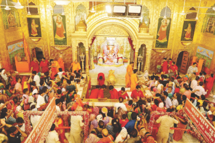 गणेश चतुर्थी पर शहर के मंदिरों में सिंजारे की मेहंदी का आयोजन