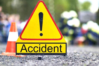 बुलंदशहर में श्रद्धालुओं से भरी ट्रैक्टर-ट्रॉली को कंटेनर ट्रक ने टक्कर मारी