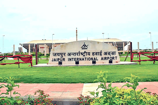 जयपुर एयरपोर्ट पर स्पाइसजेट की उड़ान में देरी से यात्रियों को परेशानी