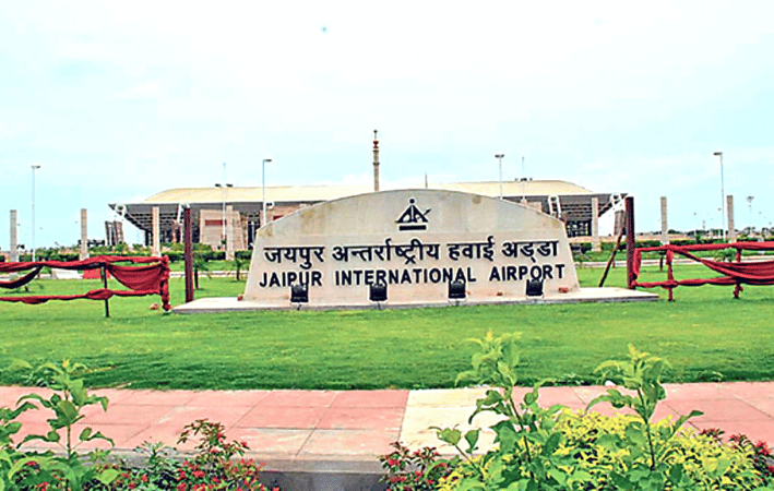 जयपुर एयरपोर्ट पर स्पाइसजेट की उड़ान में देरी से यात्रियों को परेशानी