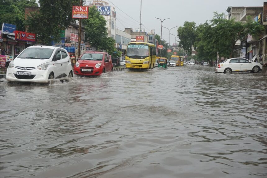राजस्थान में बारिश के कारण जनजीवन पर असर, 11 जिलों में अलर्ट