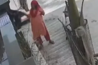 पार्षद के घर से दिनदहाड़े कपड़े चोरी, युवती का नाटक