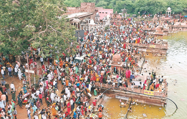 मचकुंड में लाखों श्रद्धालुओं ने देवछठ पर आस्था की डुबकी लगाई