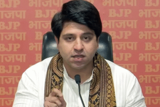 विपक्ष जेल से काम करने की चाहत रखता है: पूनावाला विपक्ष जेल से काम करने की चाहत रखता है: पूनावाला