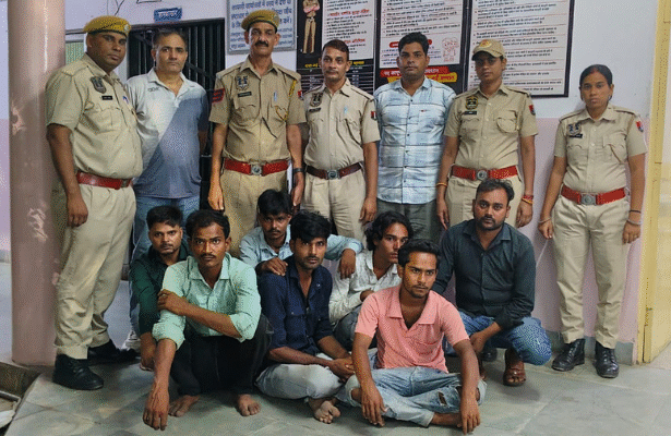 गलतागेट पुलिस ने जुआ खेलते 7 लोगों को पकड़ा