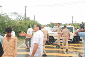 जिला कलक्टर ने अधिकारियों को राहत कार्य में तेजी लाने के निर्देश दिए
