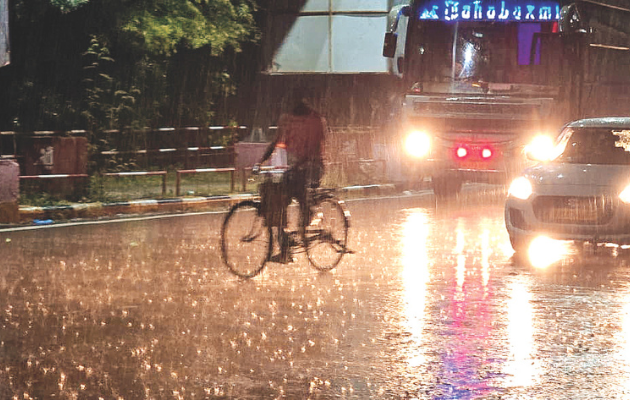 जयपुर में बारिश से जलभराव और ट्रैफिक जाम की स्थिति