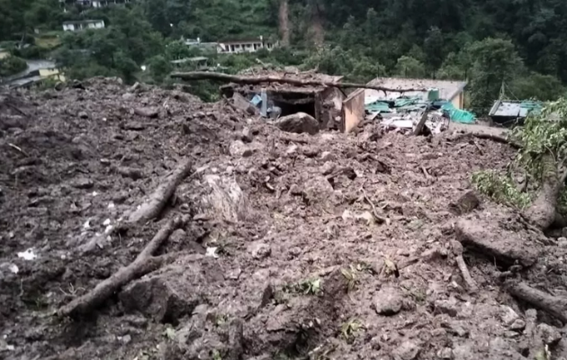उत्तराखंड में मौसम का कहर जारी, 6 भवन ढहे और 10 लोग लापता उत्तराखंड में मौसम का कहर जारी, 6 भवन ढहे और 10 लोग लापता