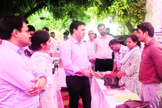 सेवा शिविरों में आम लोगों की समस्याओं का समाधान सुनिश्चित करें: कलक्टर