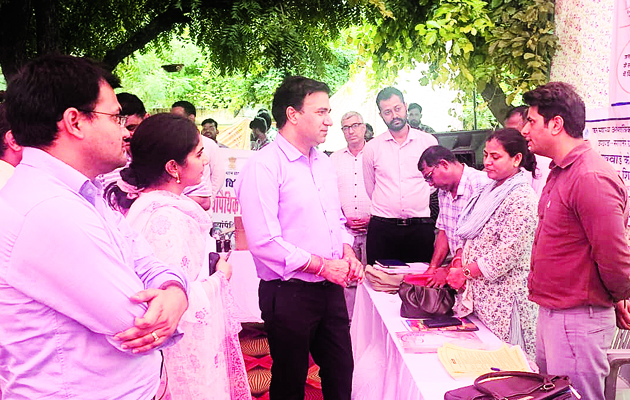 सेवा शिविरों में आम लोगों की समस्याओं का समाधान सुनिश्चित करें: कलक्टर