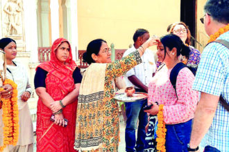 विश्व पर्यटन दिवस पर हवामहल और आमेर में पर्यटकों का स्वागत