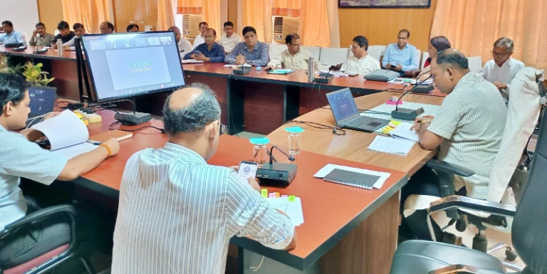 राजसमंद में लंबित शिकायतों के समाधान के लिए अधिकारियों को सख्त निर्देश