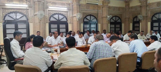 जैसलमेर में शहरी और ग्रामीण सेवा शिविरों की तैयारी पर कलक्टर की सख्ती