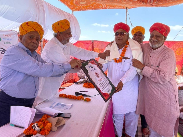 राजूराम प्रजापत को मिला 'कर्म श्री' पुरस्कार