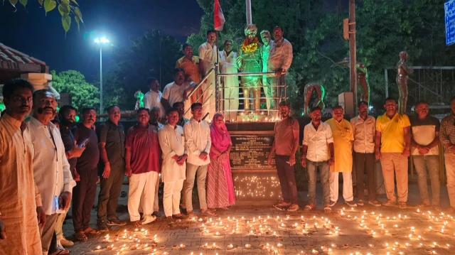 बाड़मेर में मेजर दलपत सिंह को 1001 दीप जलाकर किया गया याद