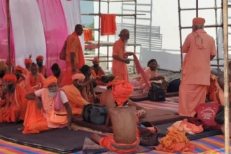 माधव विश्वविद्यालय में श्रद्धालुओं की भीड़, मूर्ति प्राण प्रतिष्ठा महोत्सव का समापन