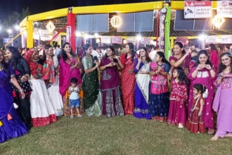 भीलवाड़ा में गरबा महोत्सव में पारंपरिक गीतों पर गरबा का आयोजन
