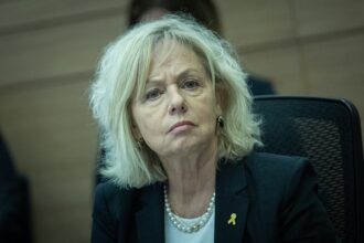 अटॉर्नी जनरल ने हाई कोर्ट में बर्खास्तगी प्रक्रिया को बताया अवैध