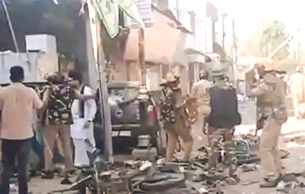 बरेली में जुमे की नमाज के बाद बवाल, पुलिस ने किया लाठीचार्ज