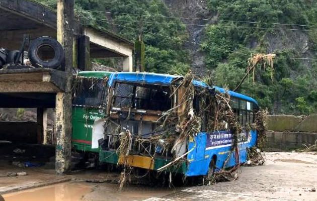 हिमाचल प्रदेश में बारिश से हुई तबाही और लापता लोग