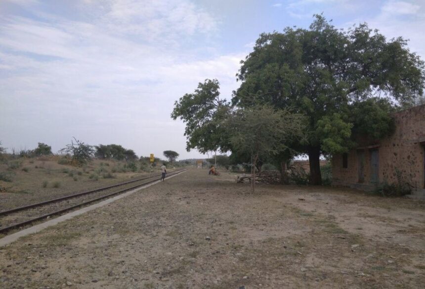 बाड़मेर के चार रेलवे स्टेशन खंडहर में तब्दील, ट्रेनें रुकती थीं यहां