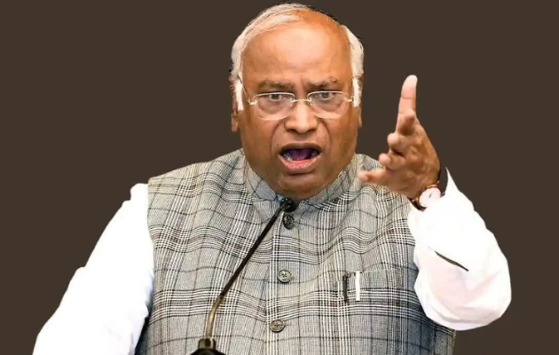 लद्दाख संकट पर खरगे ने बीजेपी को घेरा, वांगचुक की गिरफ्तारी की निंदा की लद्दाख संकट पर खरगे ने बीजेपी को घेरा, वांगचुक की गिरफ्तारी की निंदा की