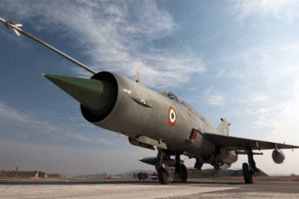 वायु सेना प्रमुख ने मिग-21 में उड़ान भरकर दी विदाई