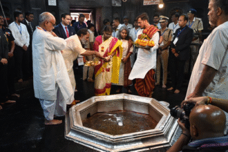 गयाजी में द्रौपदी मुर्मू ने पूर्वजों की आत्मा की शांति के लिए पिंडदान किया गयाजी में द्रौपदी मुर्मू ने पूर्वजों की आत्मा की शांति के लिए पिंडदान किया