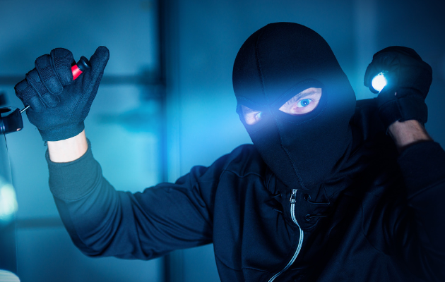 लस्सी में नशीला पदार्थ मिलाकर दंपति से लूट