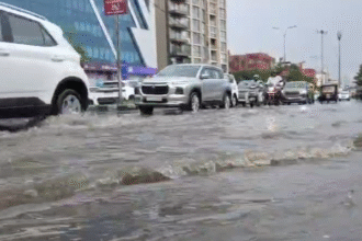 जयपुर में बारिश से सड़कों पर पानी और तापमान में गिरावट