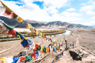 लद्दाख के पर्यटन उद्योग पर लेह हिंसा का गंभीर असर लद्दाख के पर्यटन उद्योग पर लेह हिंसा का गंभीर असर