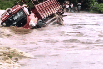 आंध्र प्रदेश में मोंथा तूफान से भारी नुकसान, 2 की मौत