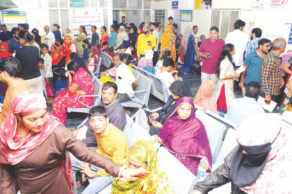 बदले मौसम से बीमारियों का बढ़ता प्रकोप, अस्पतालों में मरीजों की भीड़