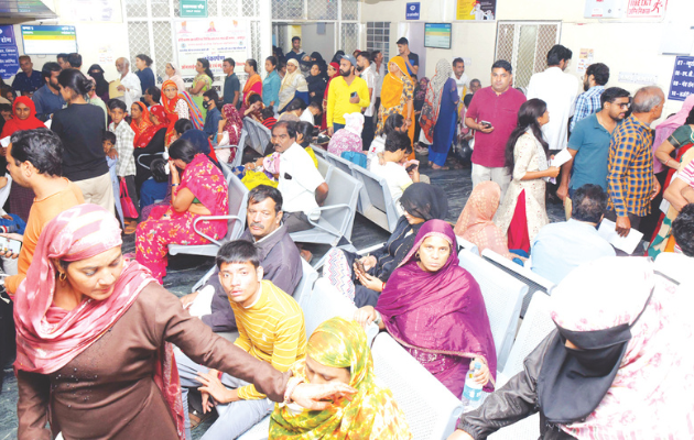 बदले मौसम से बीमारियों का बढ़ता प्रकोप, अस्पतालों में मरीजों की भीड़