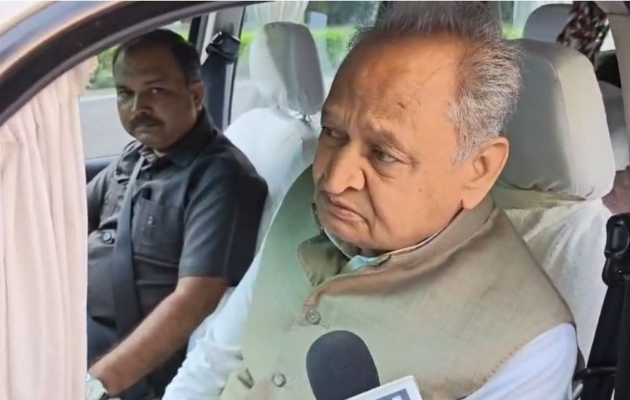 गहलोत का बयान: बस हादसे की तकनीकी जांच होनी चाहिए गहलोत का बयान: बस हादसे की तकनीकी जांच होनी चाहिए