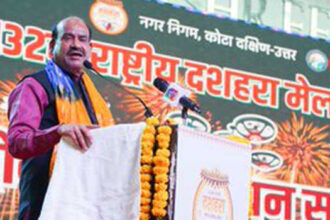 कोटा दशहरा मेले में व्यापारियों का उत्साह बढ़ाने पहुंचे ओम बिरला