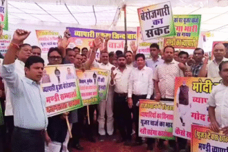 कृषि मंडी व्यापारियों ने यूज़र चार्ज के खिलाफ प्रदर्शन किया